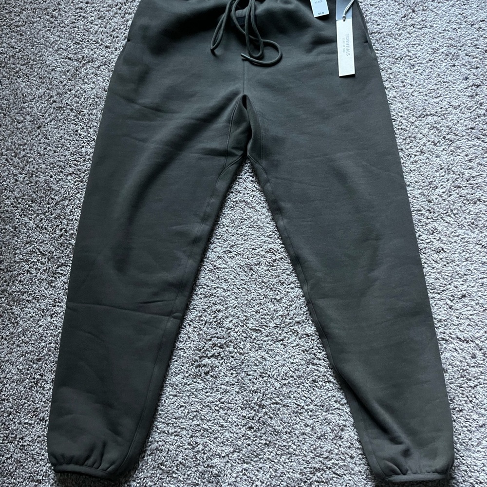 NWT Essentials Men’s XS Olive Jogger Pants
